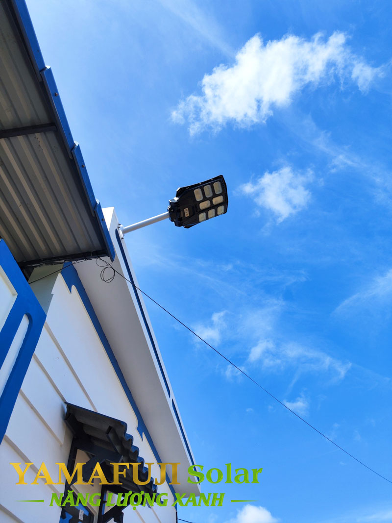 Đèn năng lượng mặt trời 300w giá rẻ bán chạy Đèn năng lượng mặt trời 300w giá rẻ bán chạy